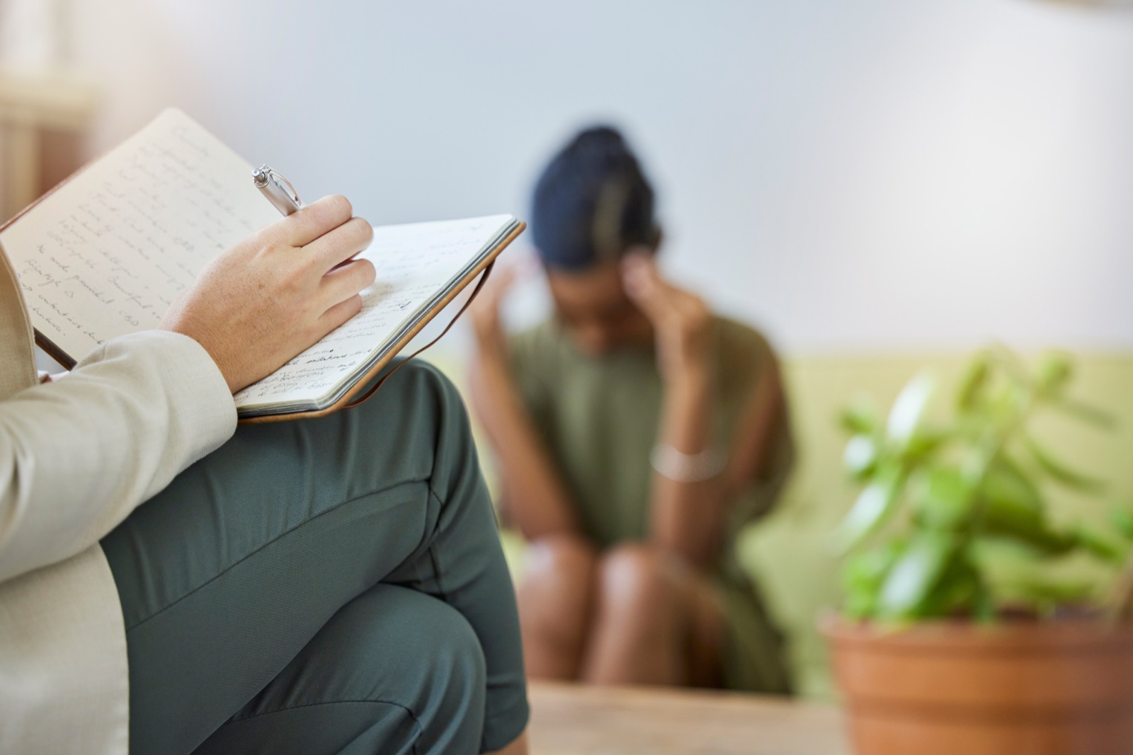 A bilingual mental health evaluation conducted with sensitivity and discretion